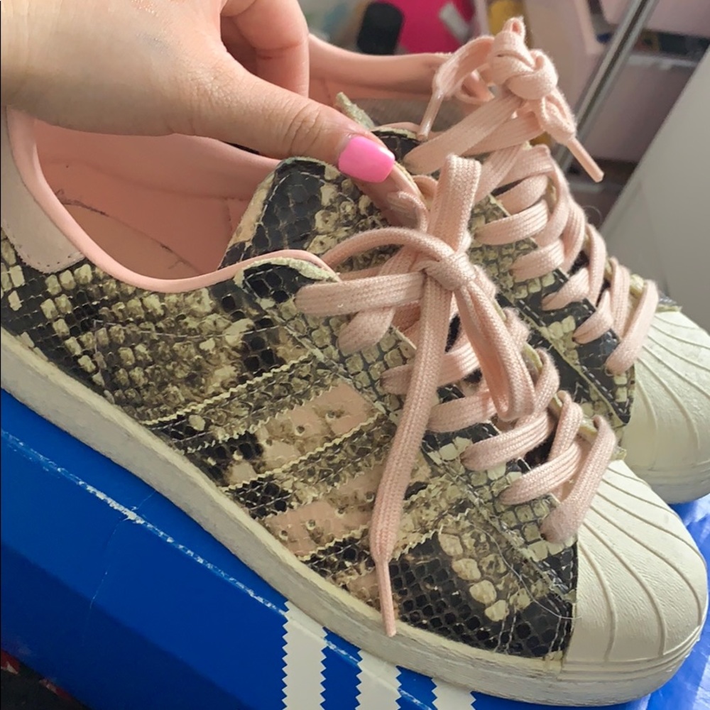 ADiDAS pink snakeskin sneakers. Size 5 women’s - Picture 3 of 7